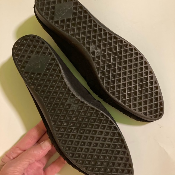 GH Bass & Co 10B, woven soft blk suede, flex, $28. - Picture 3 of 3